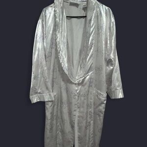 Satin white rob with bows